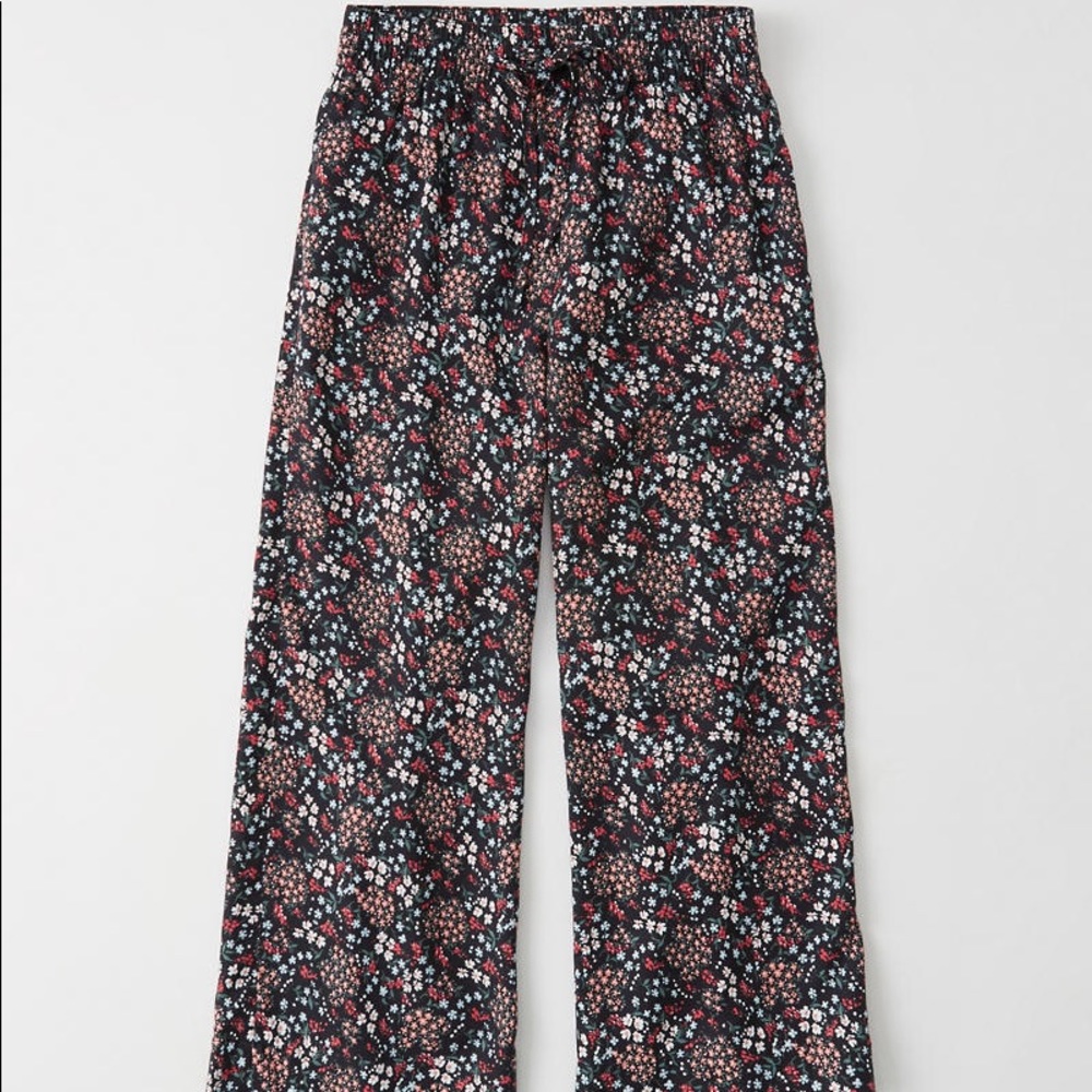 ❤️ Abercrombie Cropped Wide-Leg Pants Black Floral